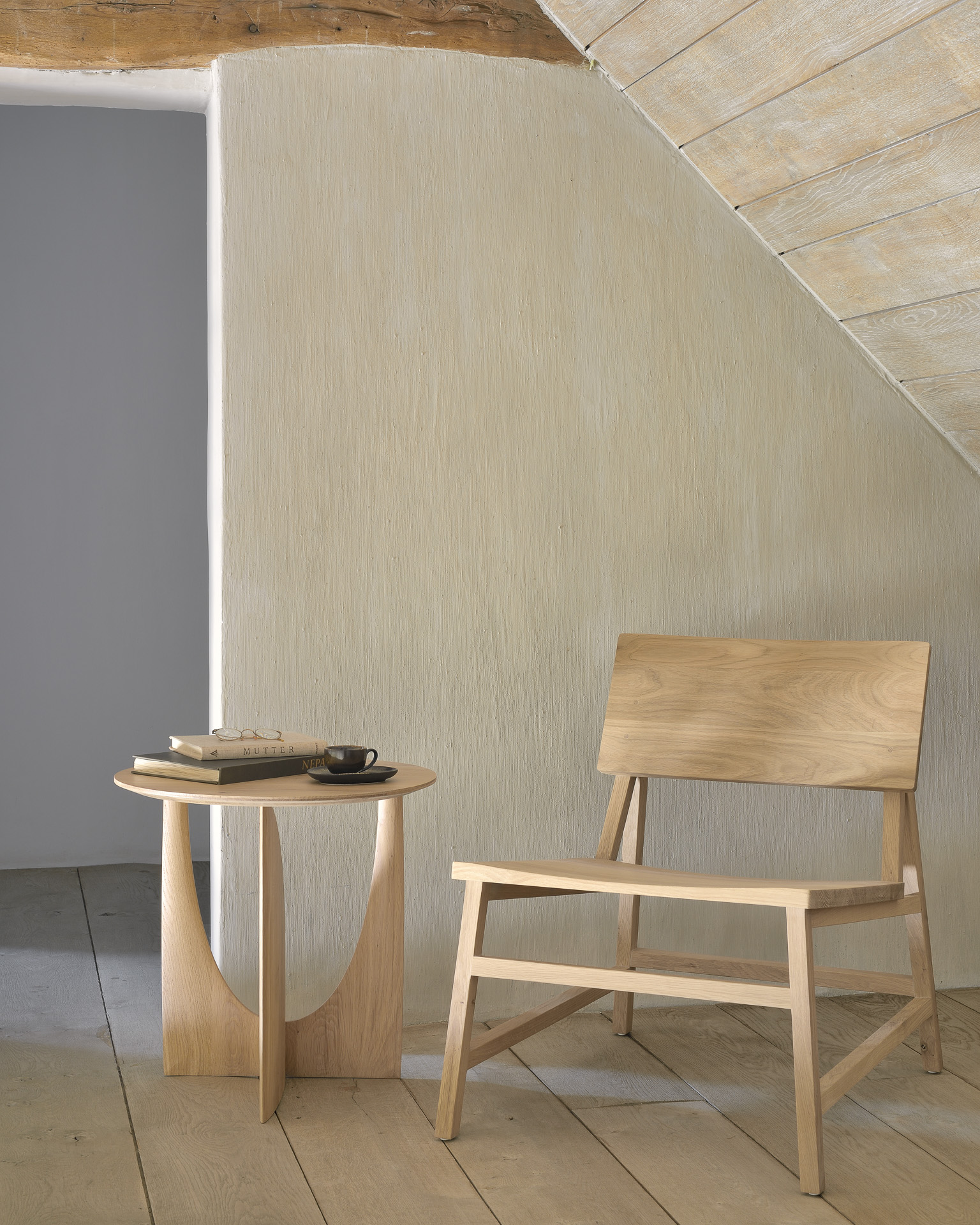 Ethnicraft Geometric bijzettafel — sfeerfoto · artikel 50537