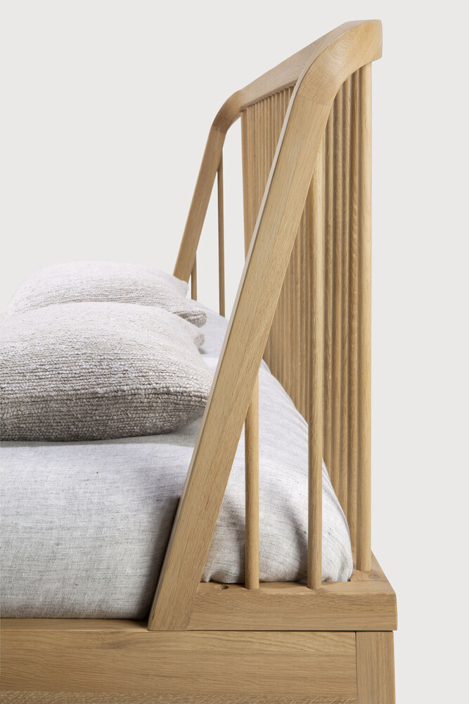 Letto matrimoniale Spindle di Ethnicraft - legno naturale