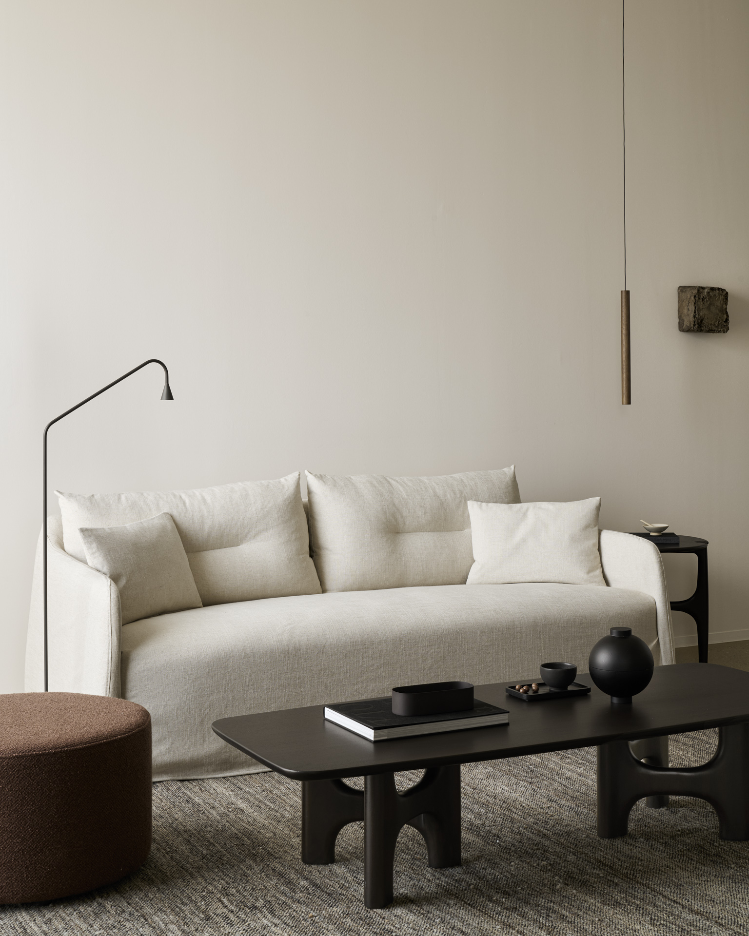 2 -Sitzer Sofa WEAVE in der Farbe Weave der Marke Ethnicraft in modernen Wohnzimmer.