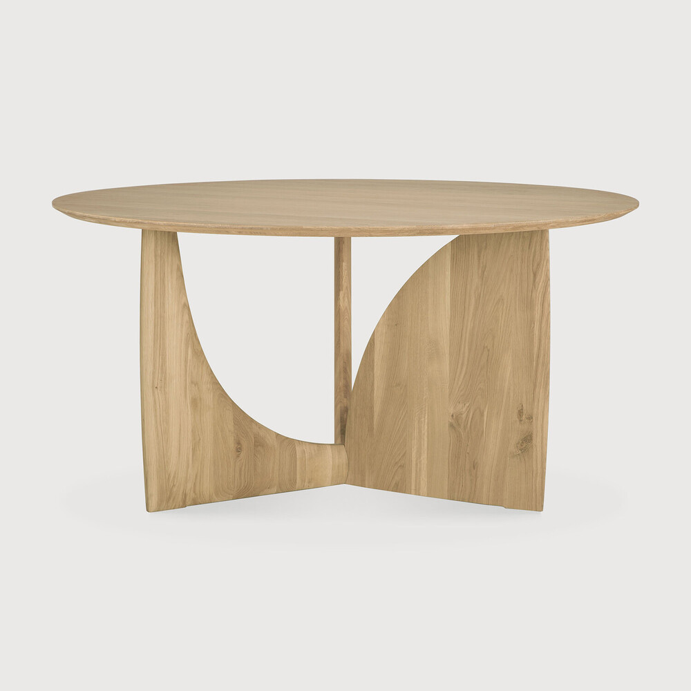 Dining tables in solid wood