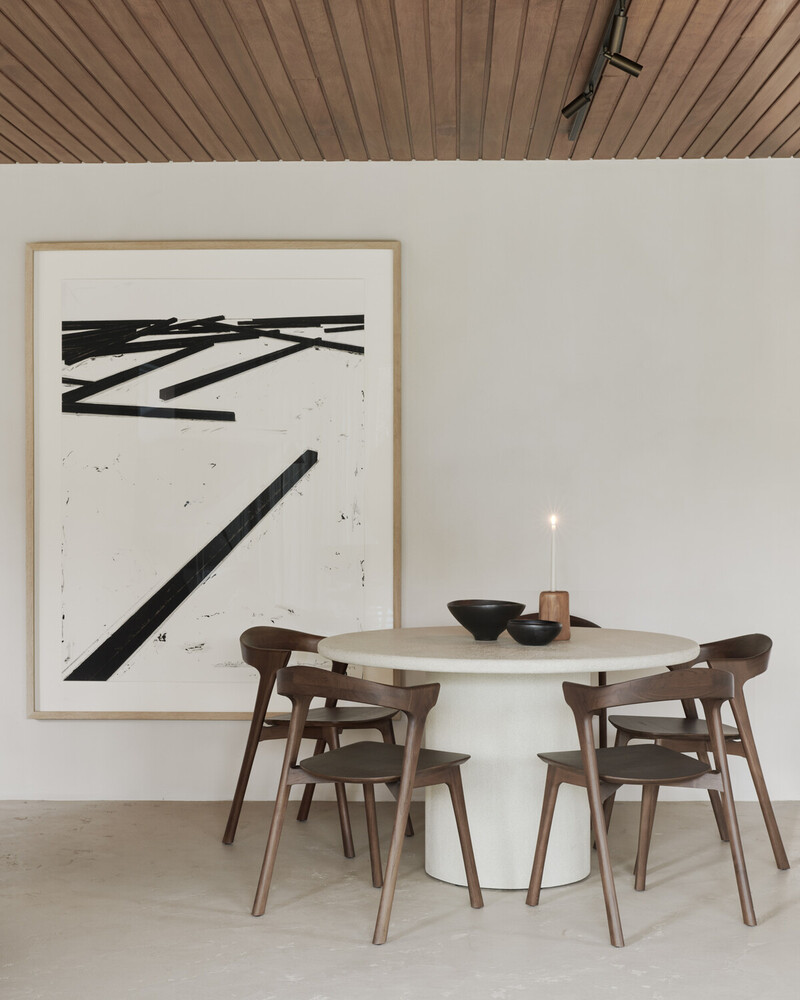 Dining tables in solid wood
